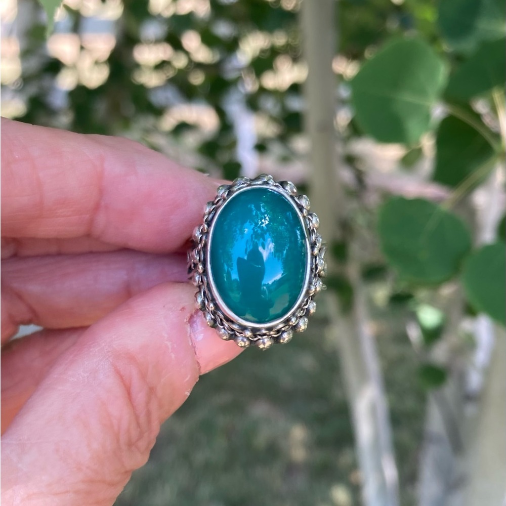 💕Artisan sz 8 blue green ethnic scrollwork ring. A stunner!